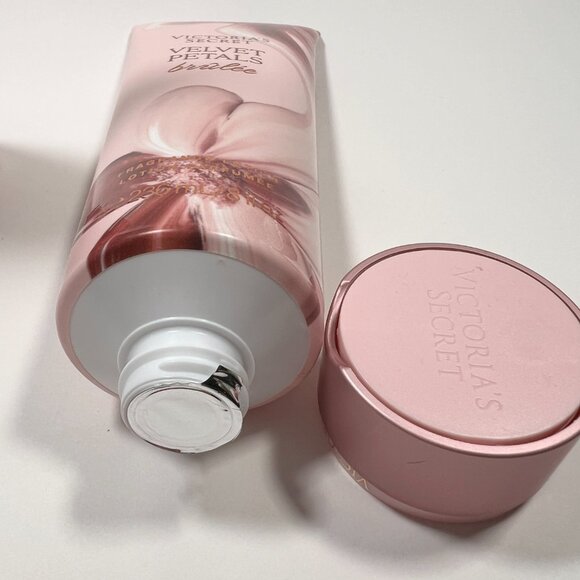Victoria Secret Velvet Petals BRULEE Fragrance Lotion Full Size SEALED Lot of 2 - Picture 6 of 6